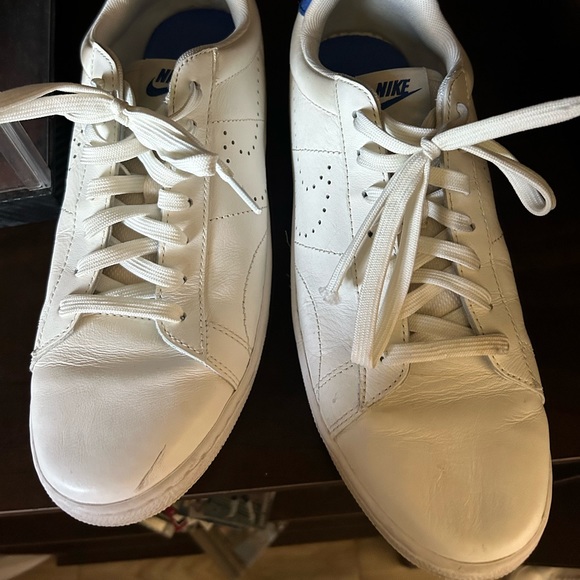 Nikes - Picture 3 of 6